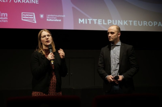 Darina Volf im Gespräch mit Pavol Lacko nach dem Film Očista / Ordeal beim MPE Filmfest 2023 im Filmmuseum München Foto Vera Becher