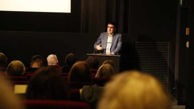 Dmytro Shevchenko, Kanzler der Ukrainischen Freien Universität in München, begrüßt beim MPE Filmfest 2023 Foto Vera Becher